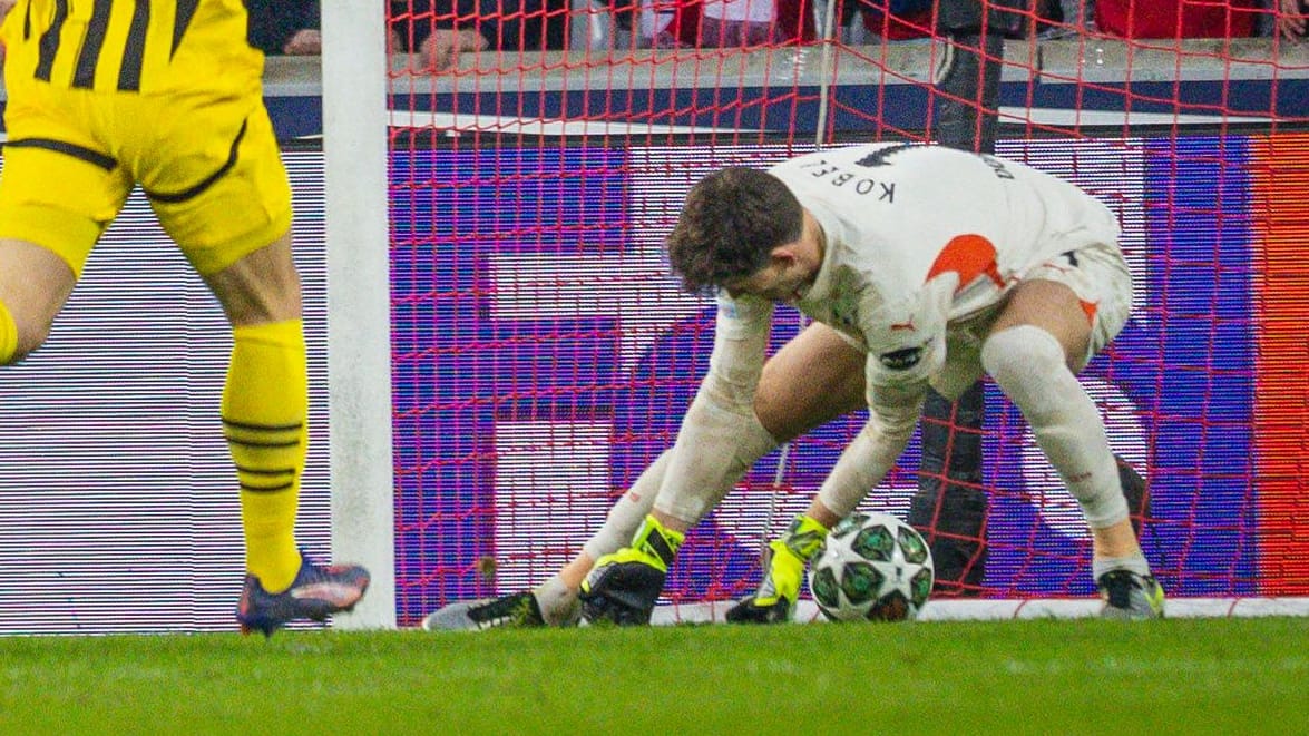 Gregor Kobel lets the ball through his legs: the BVB goalkeeper did not look good at the goal.
