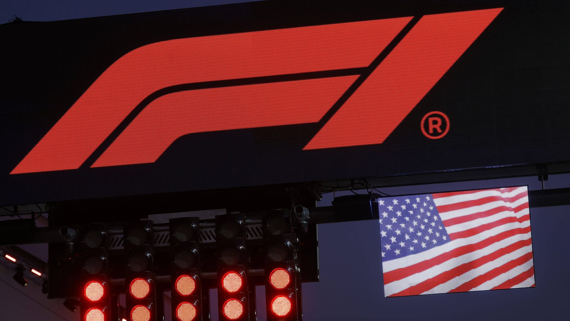 US flag under the Formula 1 logo at the Grand Prix of Las Vegas 2024: The racing series gets a new team. US flag under the Formula 1 logo at the Grand Prix of Las Vegas 2024: The racing series gets a new team.