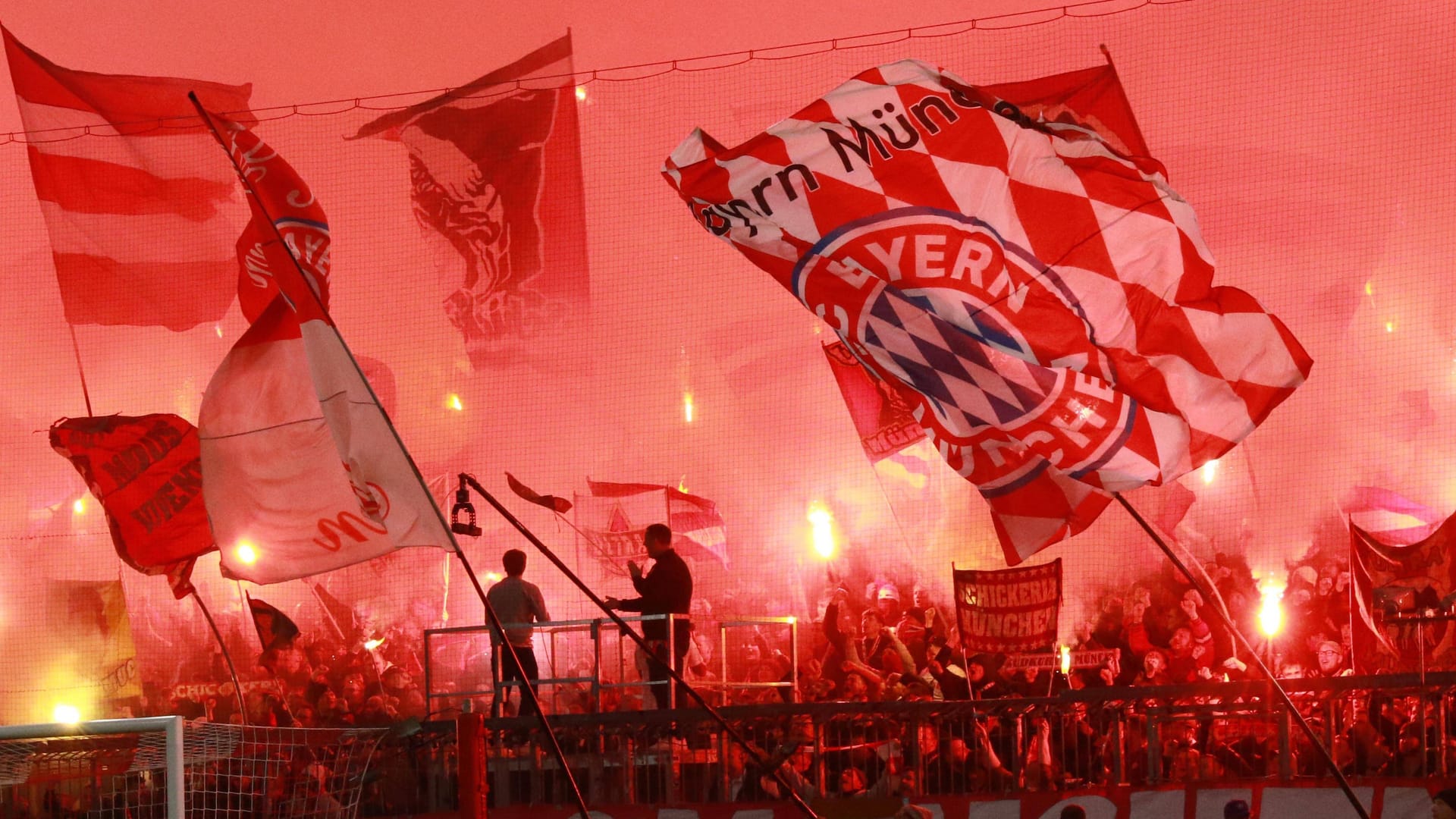 Bavaria fans ignite Pyro (archive image): This form of cheering now costs the club a lot of money.