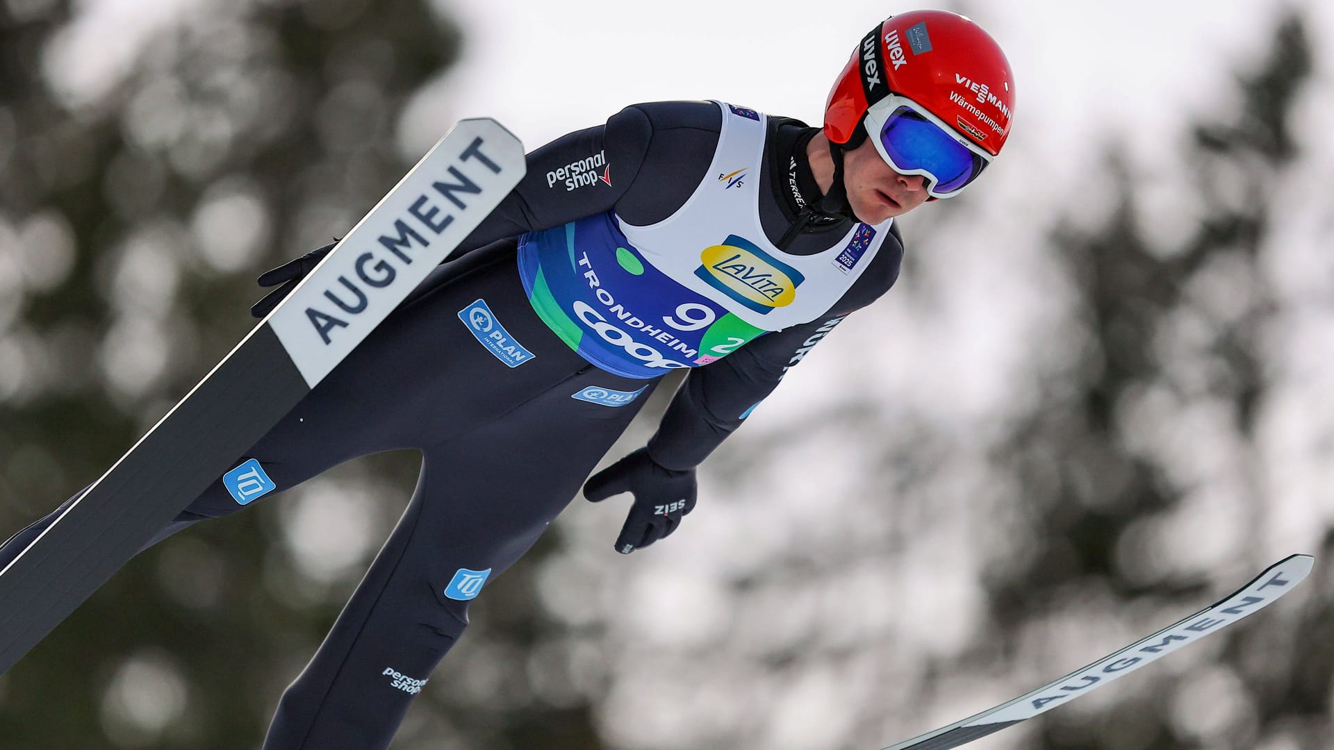 Happiness in Trondheim: Stephan Leyhe in team jumping with the DSV team. Happiness in Trondheim: Stephan Leyhe in team jumping with the DSV team.