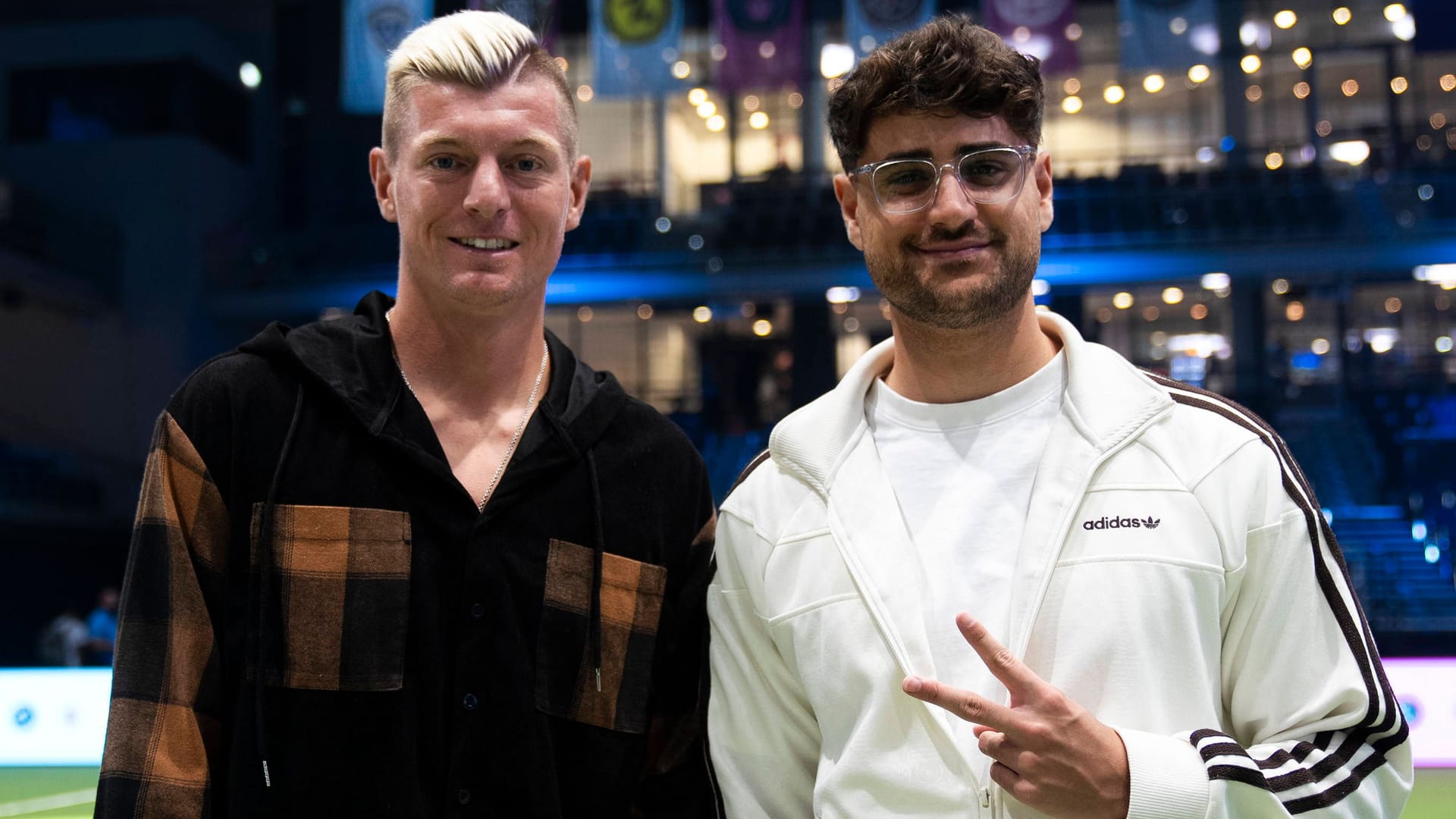 Toni Kroos (left) In addition to the successful stream Elias Nerlich: Together the two founded the small field league "Icon League".