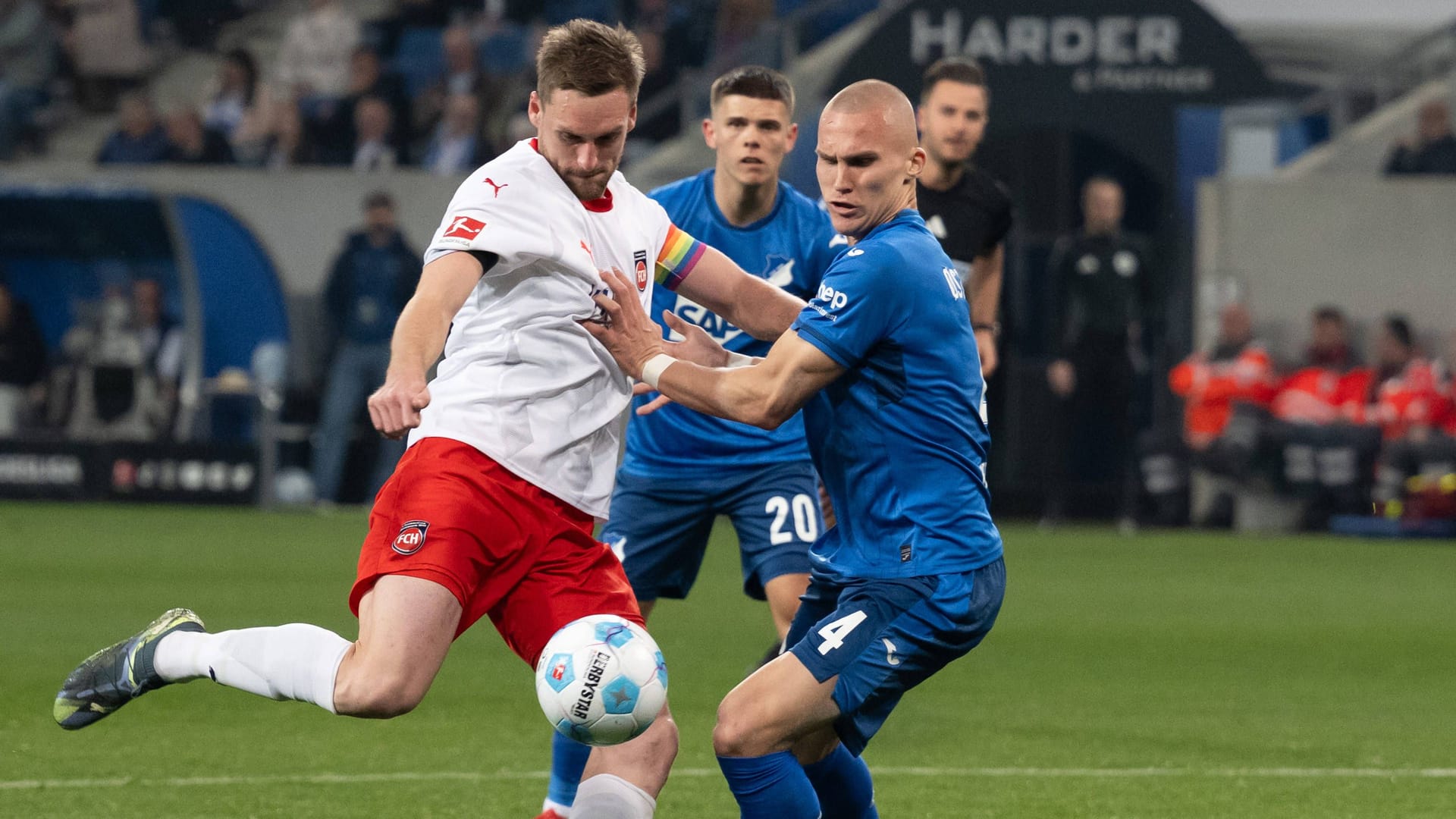Patrick Mainka (left) in a duel with Leo Østigård: Hoffenheim and Heidenheim could have used three points in the table cellar.