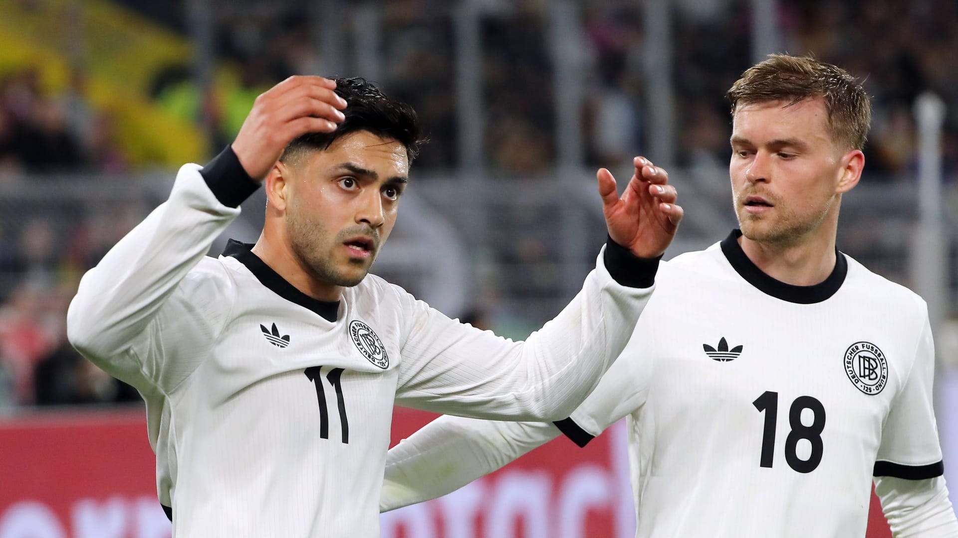 Nadiem Amiri and Maximilian Mittelstädt (right): Despite the catastrophic second half, the DFB team moved into the semi-finals of the Nations League.
