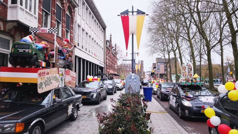 A colorful procession during the Hottsknot ride in and through Oeteldonk (photo: Megan Hanegraaf).