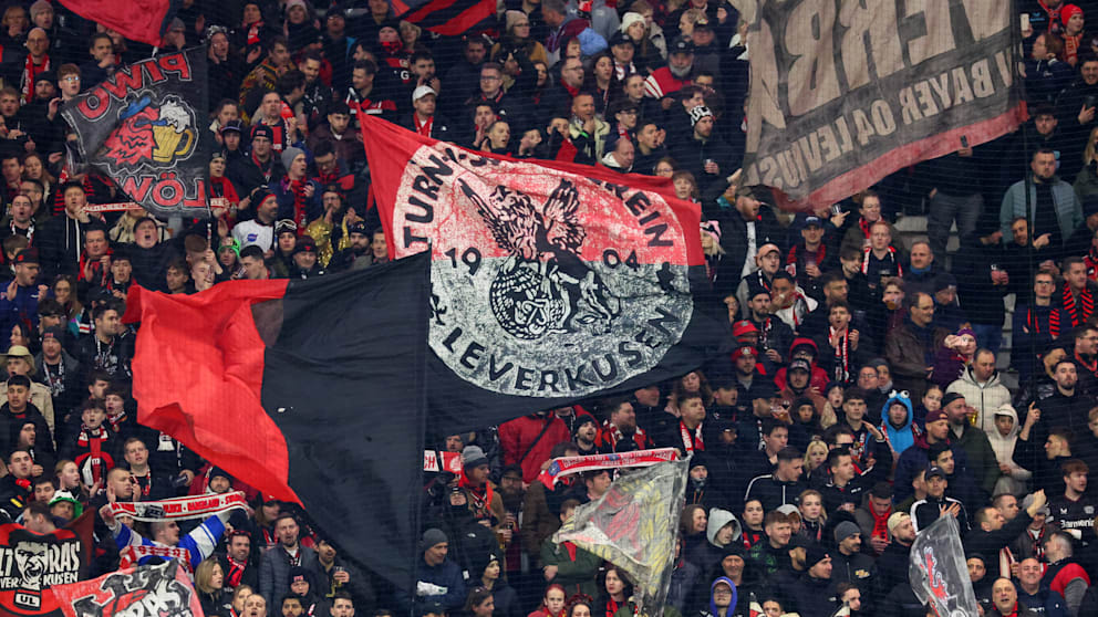 Über 5.000 Fans begleiteten die Werkself nach Frankfurt