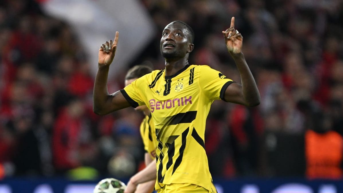 Serhou Guirassy: The BVB striker also interrupted the game, later cheered on the victory.
