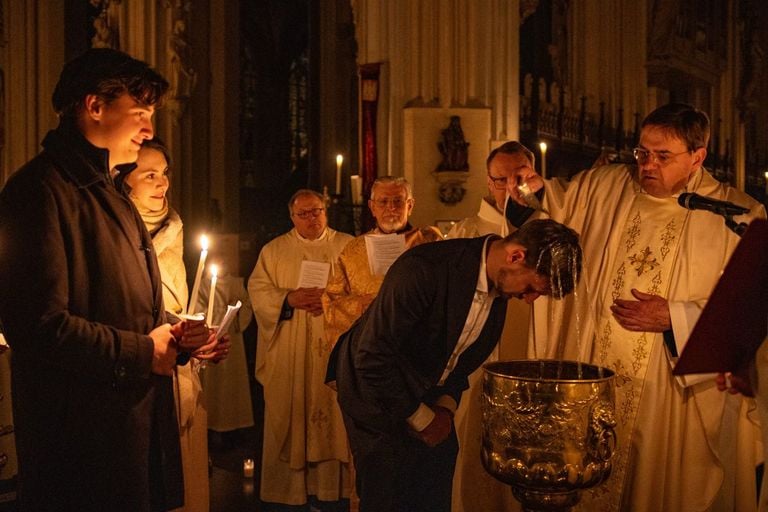 Jules is baptized by Plebaan Vincent Blom (photo: private).