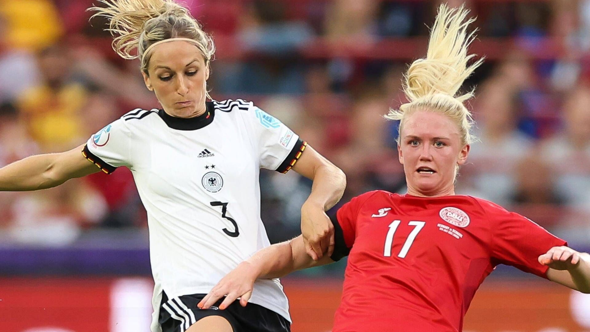 Rikke Madsen (right) in a duel with Kathrin Hendrich: The Danish plays at Everton.