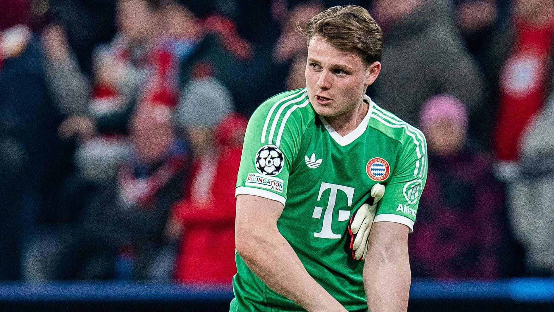 Jonas Urbig: He made his debut for FC Bayern in the Champions League.