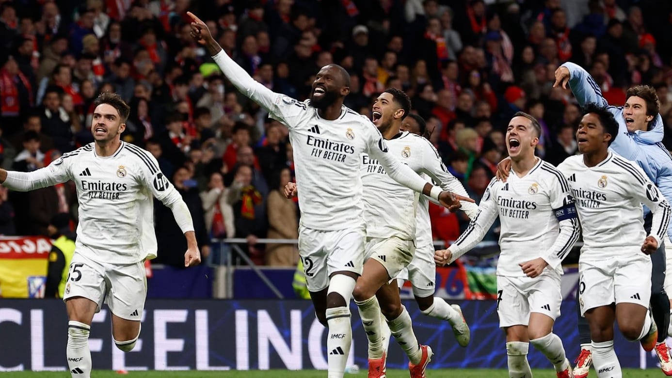Antonio Rüdiger (front) cheers with his teammates: he converted the decisive penalty for Real Madrid.