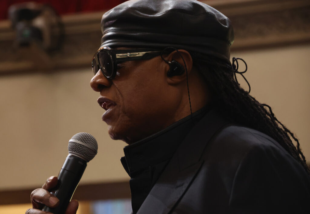 Stevie Wonder also commemorated the size and work of Roberta Flack