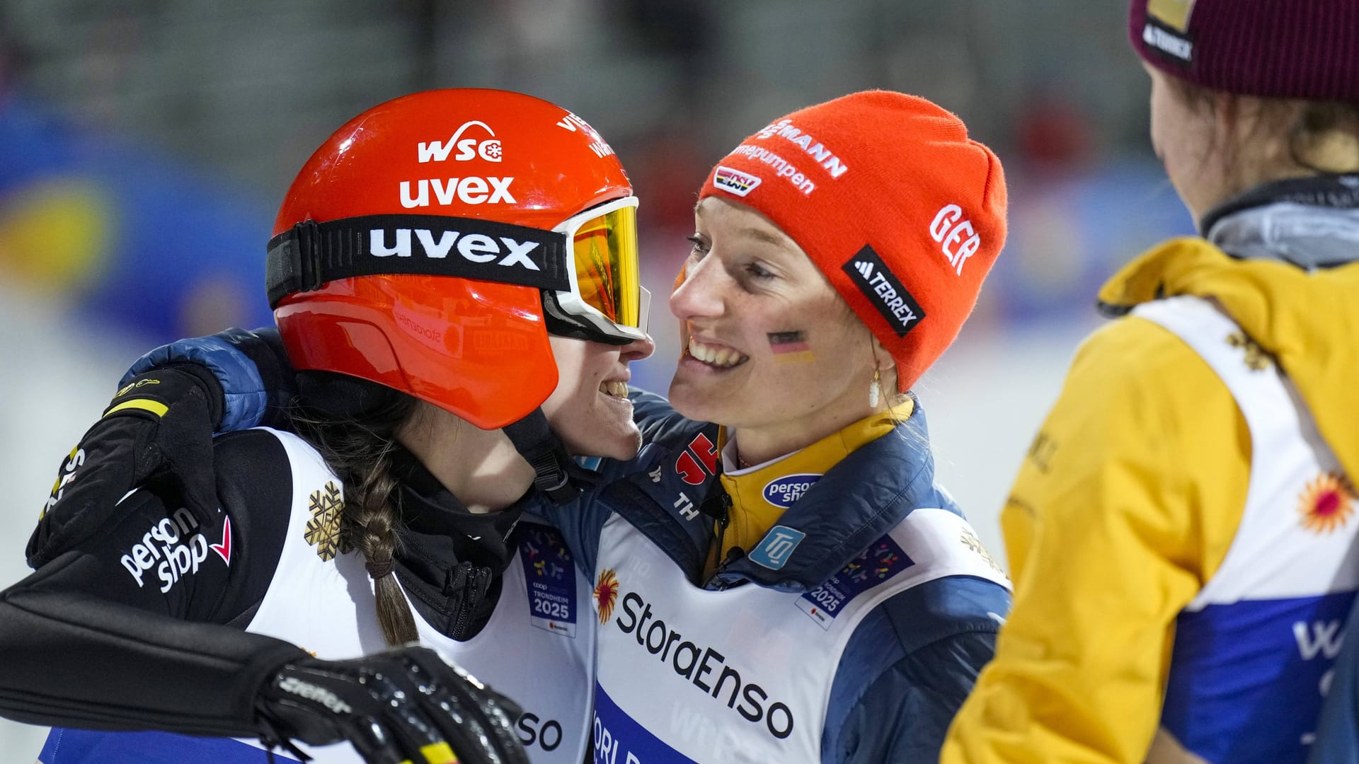 Overjoyed: the German team around Juliane Seyfarth, Katharina Schmid, Agnes Reisch and Selina Freitag (from left).