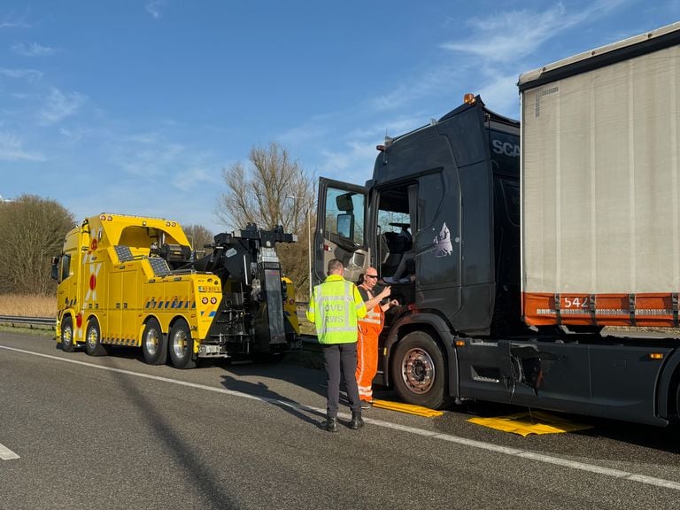 A59 close to Engelen after accident with truck (Bart Meesters/Press Bureau Heitink).