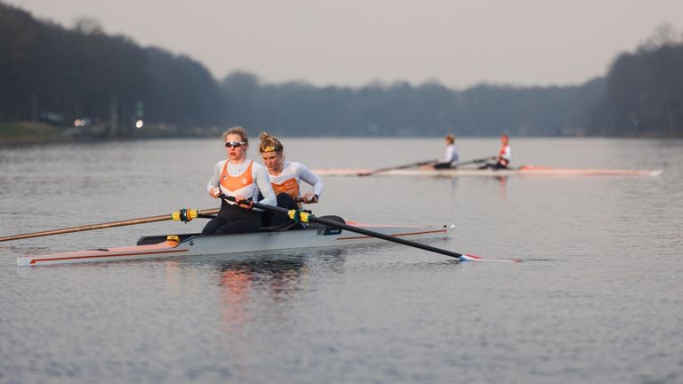 Noortje Wilms with Ymkje Clevering. (Photo: Susanne Ottenheym for TeamNL rowing)