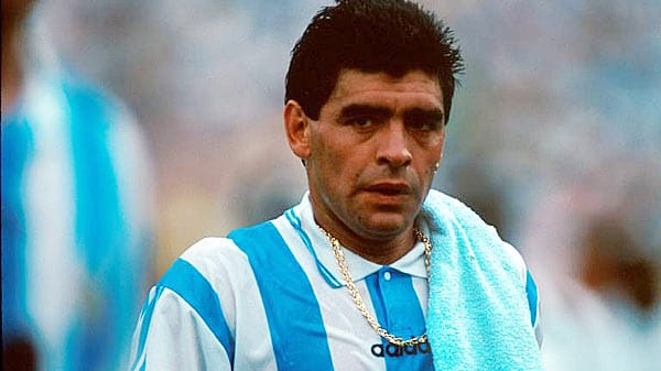 Nevertheless, Diego returned to the national team for the 1994 World Cup. Fit and motivated as in the best of times. But after the second group game against Nigeria, Maradona of the doping is transferred and excluded by the tournament.