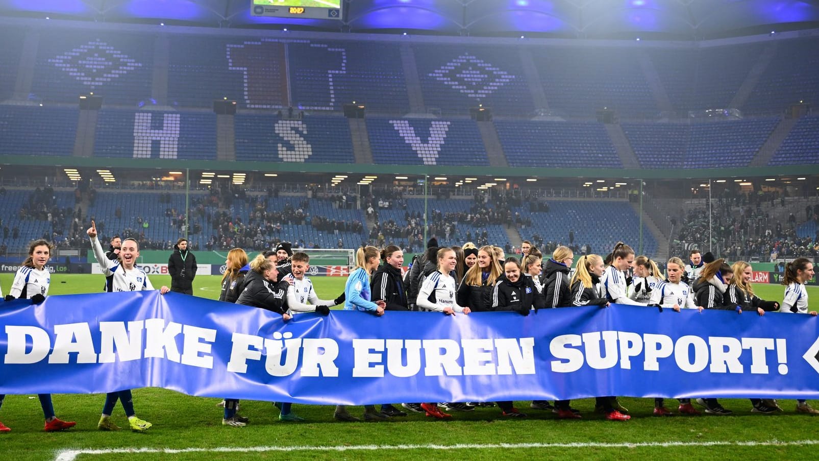 HSV players thank you after the semi-final victory (archive picture): the women play with a record backdrop at the north derby in the Volkspark.