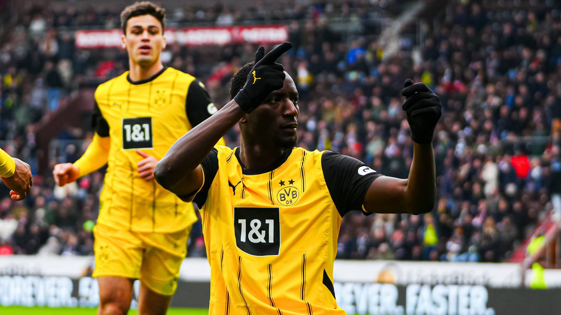 Save again: Dortmund's Guirassy cheered at FC St. Pauli.