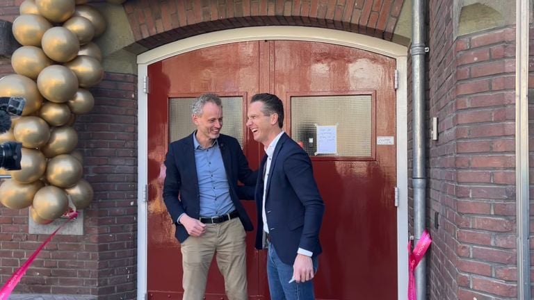 Thijs Honig and Pieter Paul Slikker officially open the women's shelter (photo: Megan Hanegraaf).
