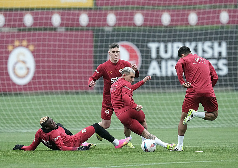Galatasaray Sara, Torreira, Osimhen and Sallai took their place in training.