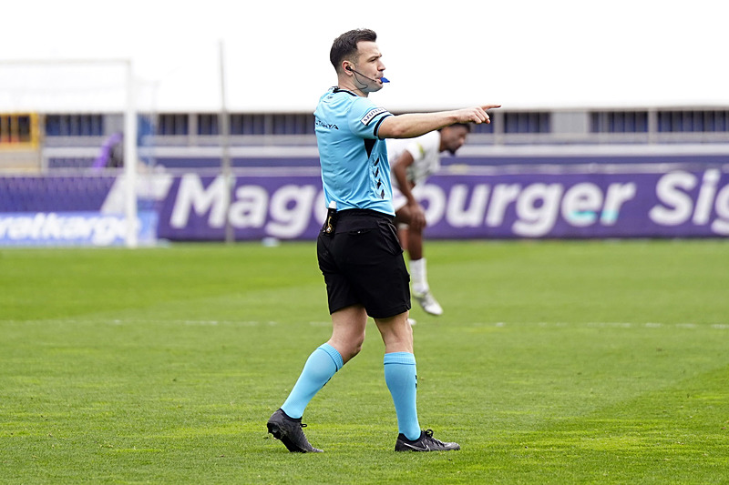 Who was the referee of the Fenerbahçe-Galatasaray match?