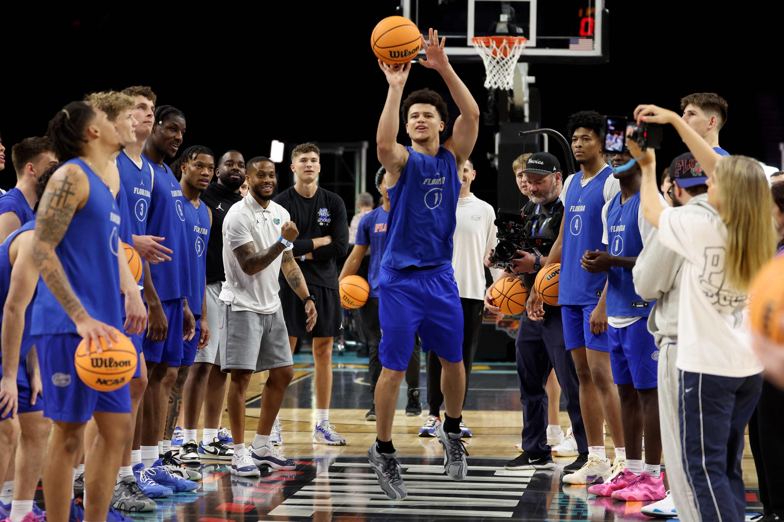 San Antonio, Texas - April 04: Walter Clayton Jr. #1 of the Florida Gators Warms Up During a Practice Session Ahead of the Final Four in the NCAA Men's Basketball Tournament at Alamodome on April 04, 2025 in San Antonio, Texas. Jamie Squire / Getty Images / AFP (Photo by Jamie Squire / Getty Images North America / Getty Images Via AFP)