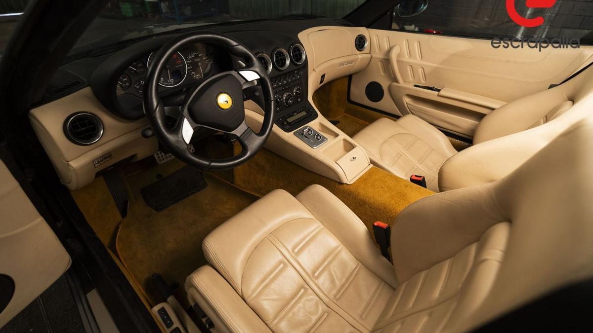 COCHE GRIS INTERIOR