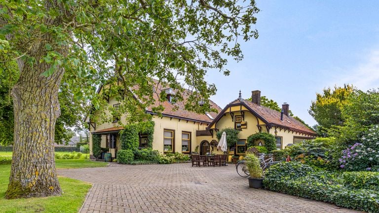 The country house on the Klundertseweg in Zevenbergen (photo: Bon Makelaardij).