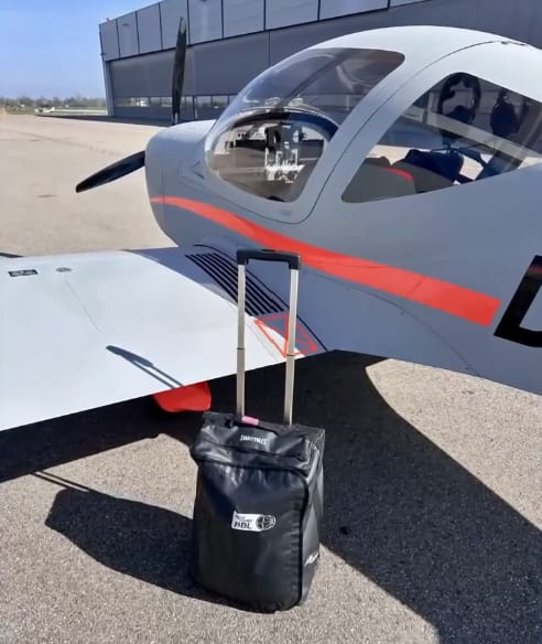 Mit diesem Propeller-Flugzeug ging es für Barth