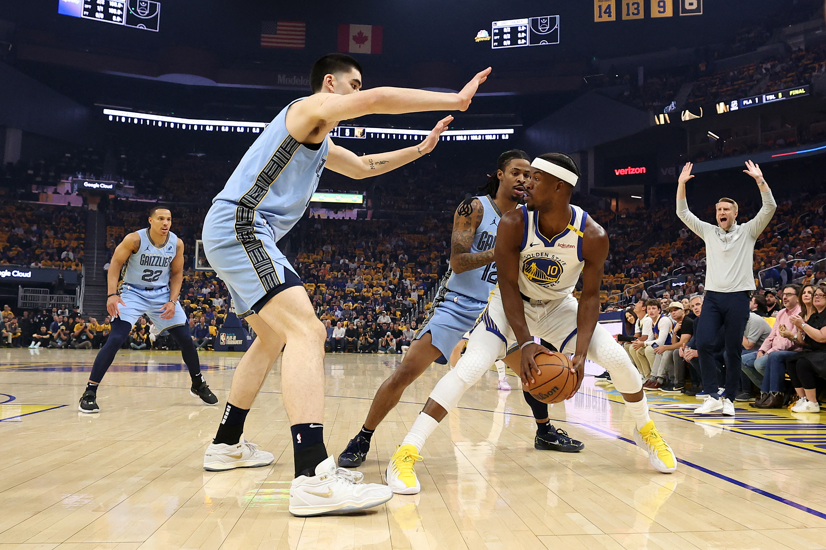 San Francisco, California - April 15: Jimmy Butler III #10 of the Golden State Warriors is Guarded by Ja Morant #12 and Zach Edey #14 of the Memphis Grizzlies in the First Half of the NBA Play -in Tournament Game At Chase Center on April 15, 2025 in San Francisco, California. Notes to User: User Expressly Acknowledges and Agrees That, by Downloading and/Ose use this Photograph, User is consent to the Terms and Conditions of the Getty Images License Agreement. Ezra Shaw / Getty Images / AFP (Photo by Ezra Shaw / Getty Images North America / Getty Images Via AFP)