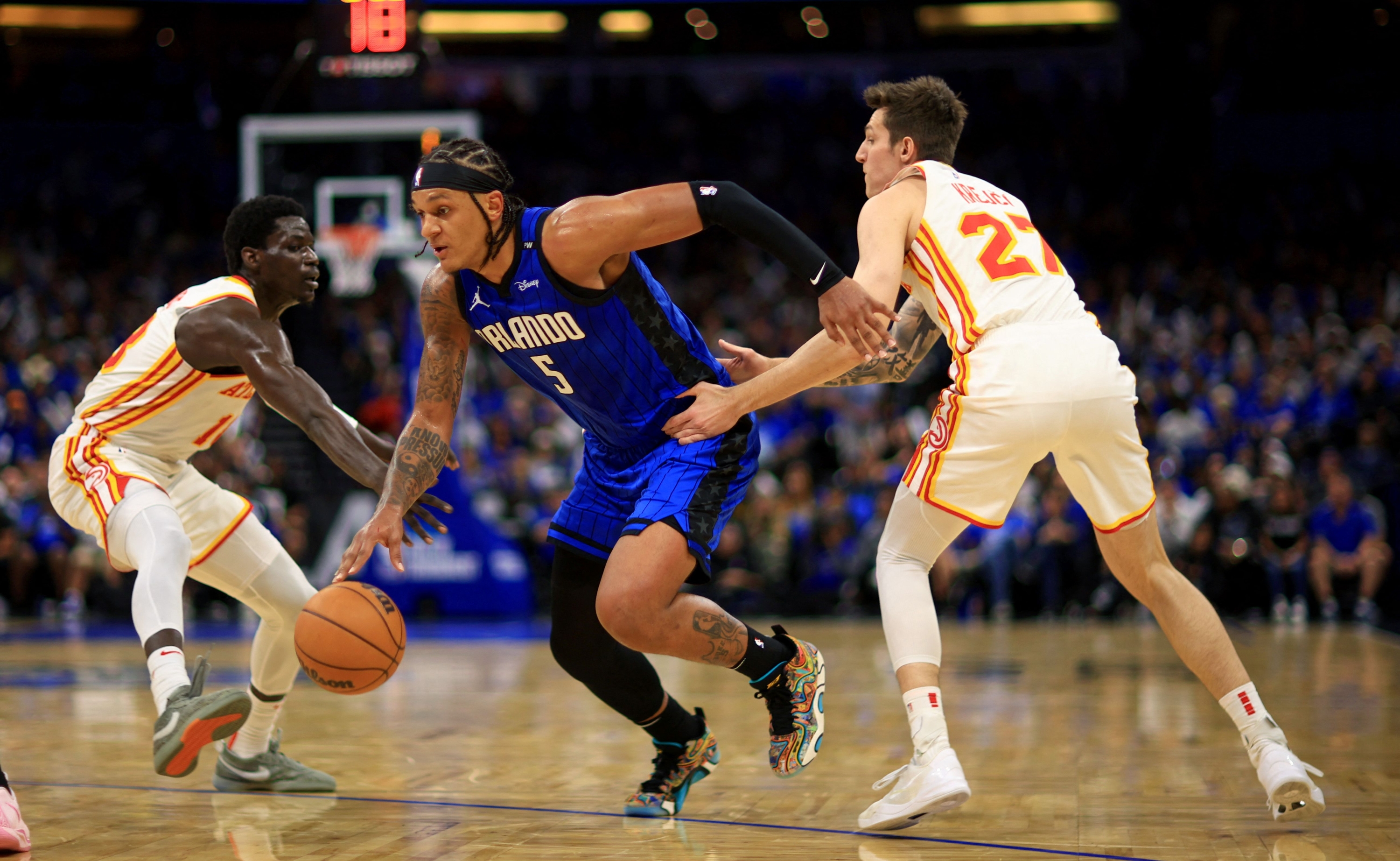 Orlando, Florida - April 15: Paolo Banchero #5 of the Orlando Magic Drives On Vit Krejci #27 of the Atlanta Hawks During the Second Half of an NBA Play -In Tournament Game at Kia Center on April 15, 2025 in Orlando, Florida. Notes to User: User Expressly Acknowledges and Agrees That, by Downloading and or Using This Photograph, User is allowed to the Terms and Conditions of the Getty Images License Agreement. Mike Ehrmann / Getty Images / AFP (Photo by Mike Ehrmann / Getty Images North America / Getty Images Via AFP)