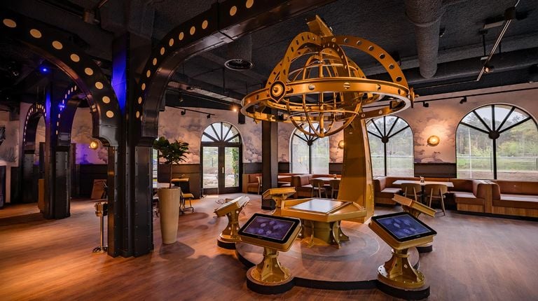 The counter is no longer necessary by these screens in the lobby (photo: Efteling).
