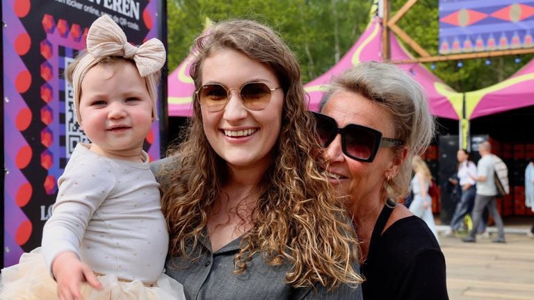 Hazel (14 months), Pipi (29) and Jolette (61) are with the rest of the family on Paaspop (photo: Lobke Kapteijns).