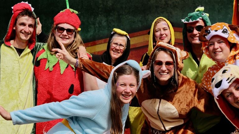 Friendships and love flourish by tradition (photo: Lobke Kapteijns).