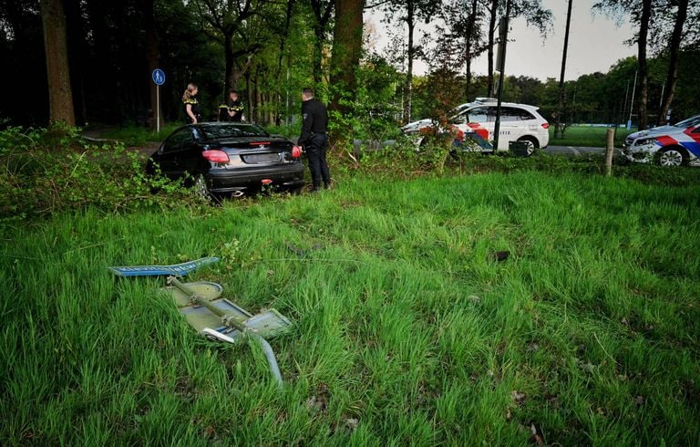 Drunk driver crashes through barbed wire (photo: Toby de Kort/ press agency Heitink).