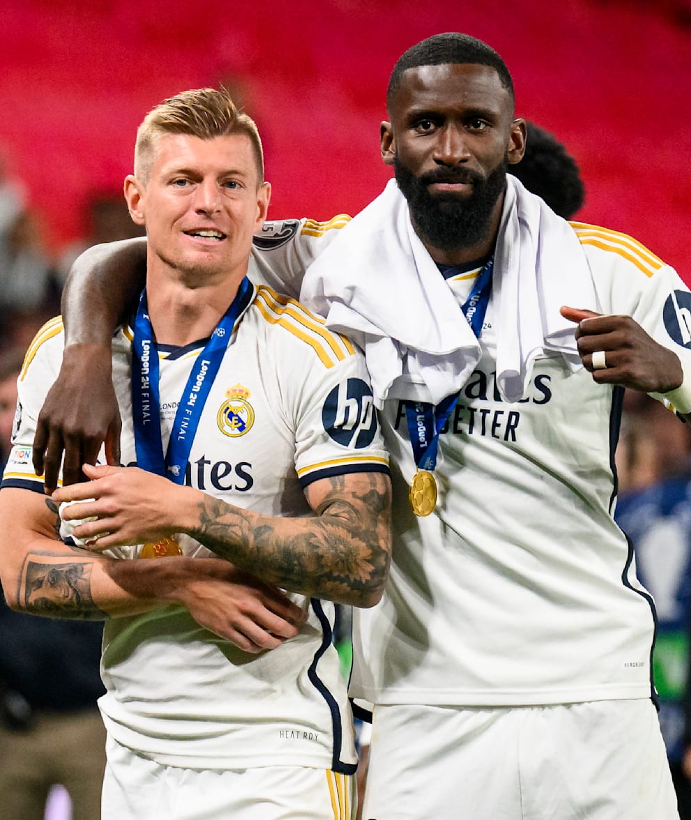 Juni 2024: Toni Kroos (l.) und Antonio Rüdiger feiern den Gewinn der Champions League in London