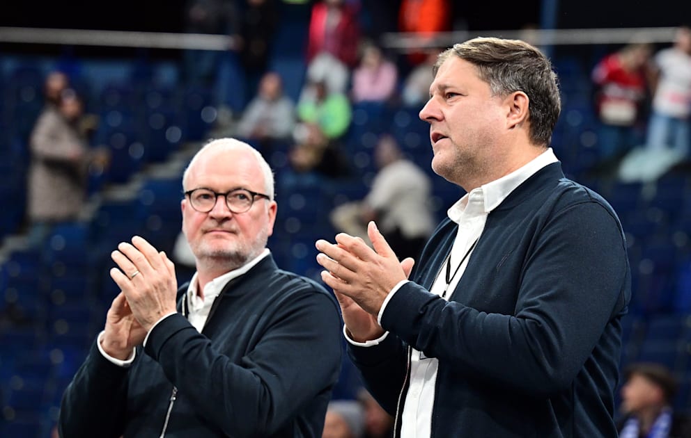 Arbeiten an der Lizenz-Lösung für den HSV Hamburg: Aufsichtsrat und Investor Philipp J. Müller (48/r.) und Vereins-Präsident Kay Spanger (67)