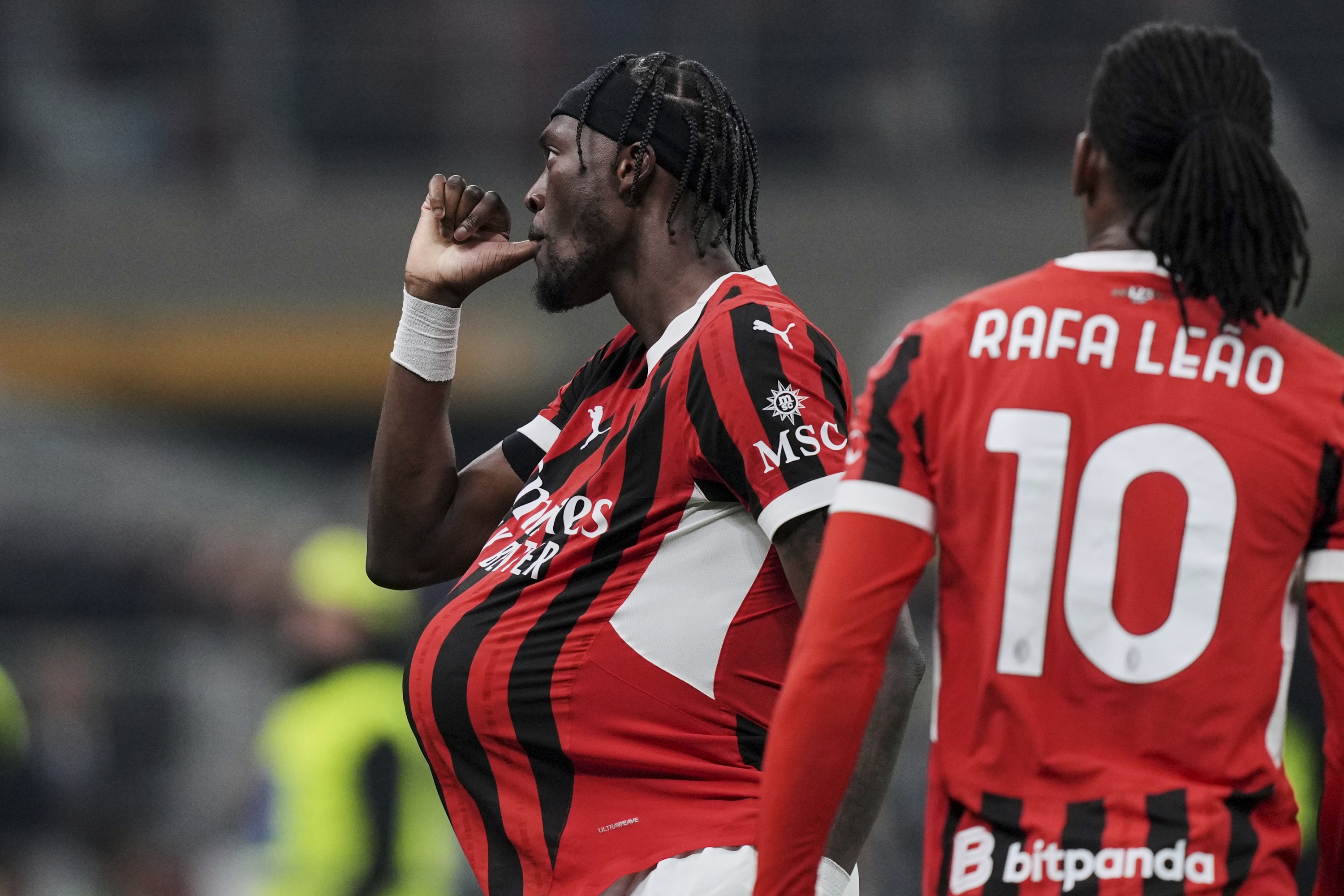AC Milan's Tammy Abraham, Left, Celebrates After His Side's Side's First Goal During An Italian Cup Semi Final First Leg Soccer Match Bethaeen AC Milan and Inter Milan at the San Siro Stadium, in Milan, Italy, Wednesday, April 2, 2025. (AP Photo/Antonio Calanni)