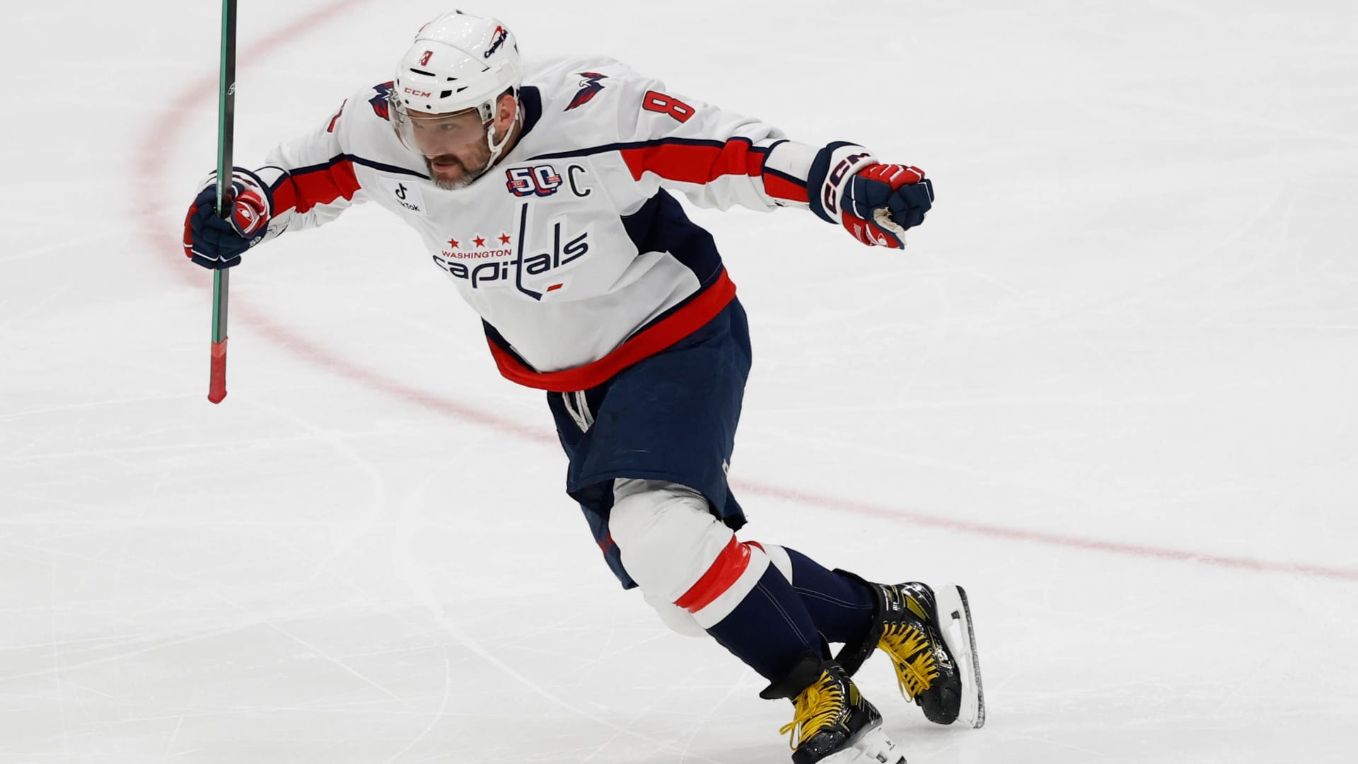 Alexander Owetschkin is a jubilation: the Russian wrote ice hockey history on Sunday.