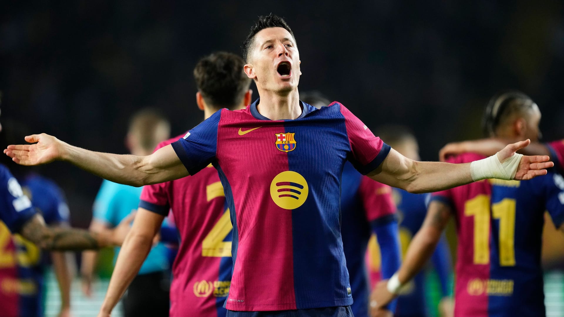 Cell his old club BVB twice: Barcelona's striker Robert Lewandowski cheered in the quarter-final first leg.