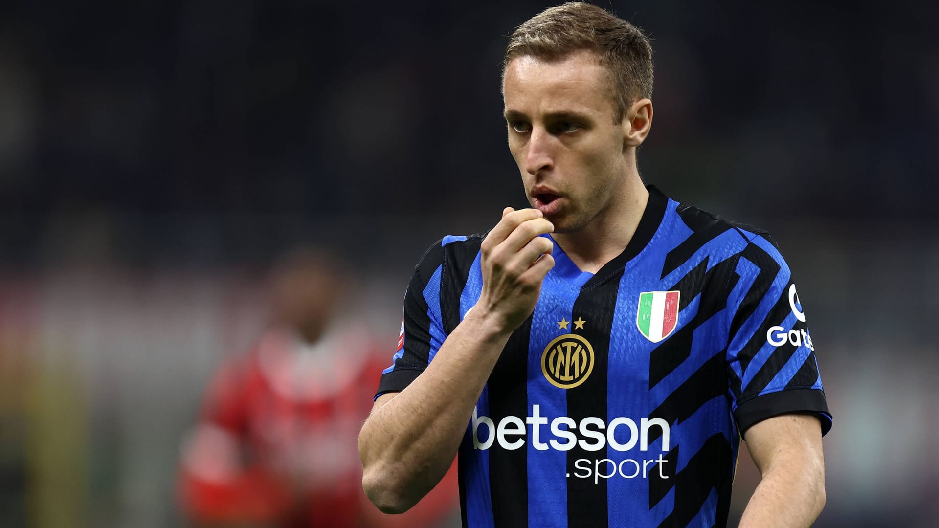 Davide Frattesi: There is a moving time behind him.