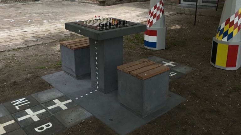 The chessboard in Baarle-Nassau is in the middle of the border between the Netherlands and Belgium (photo: Niek de Bruijn)