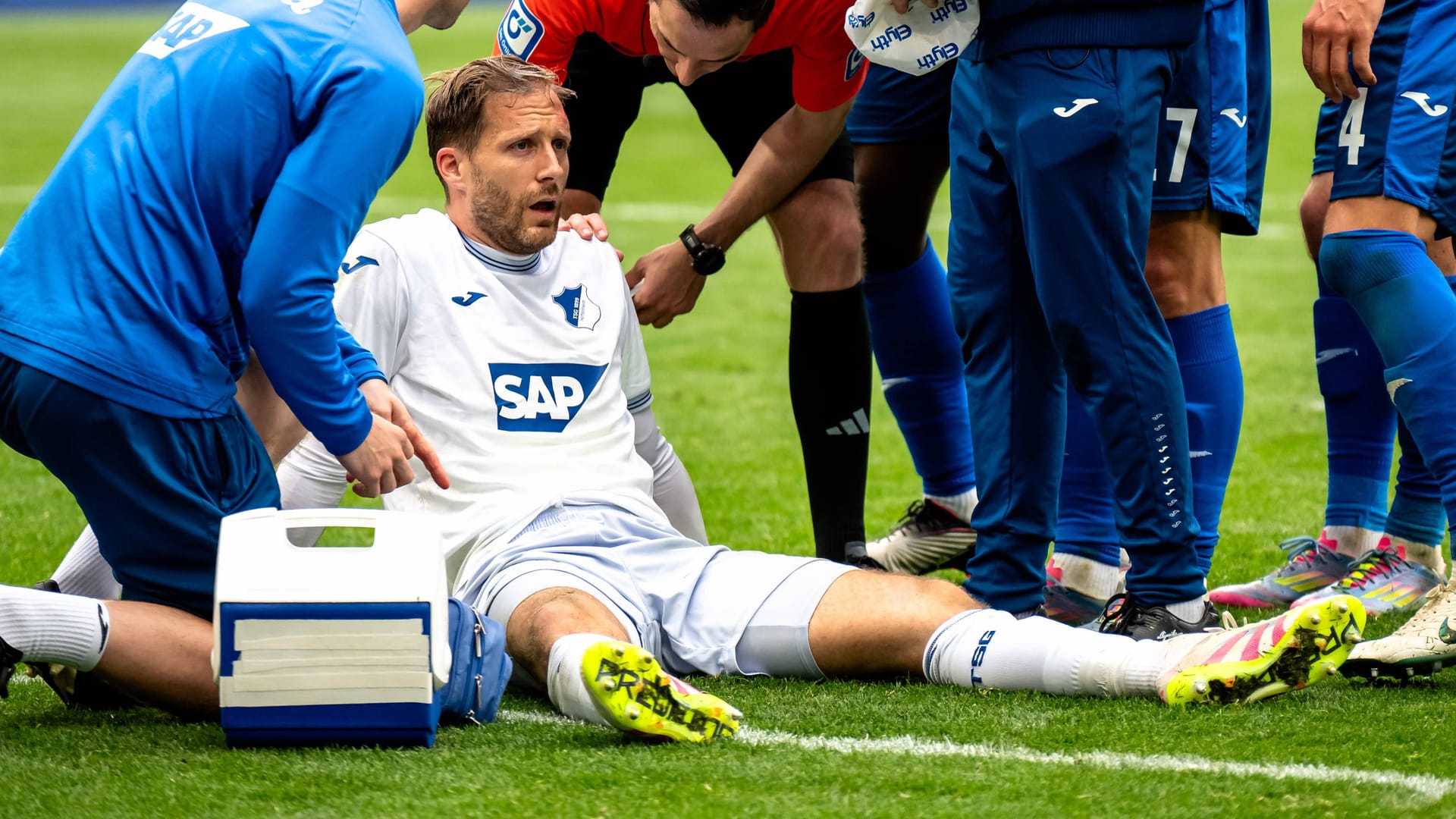Oliver Baumann: He leads the Hoffenheimers onto the field as captain.