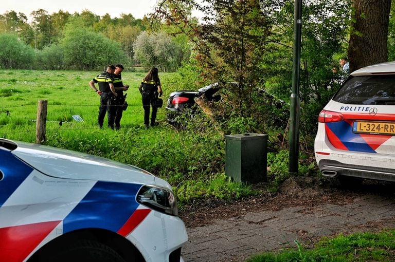 Drunk driver crashes through barbed wire (photo: Toby de Kort/ press agency Heitink).