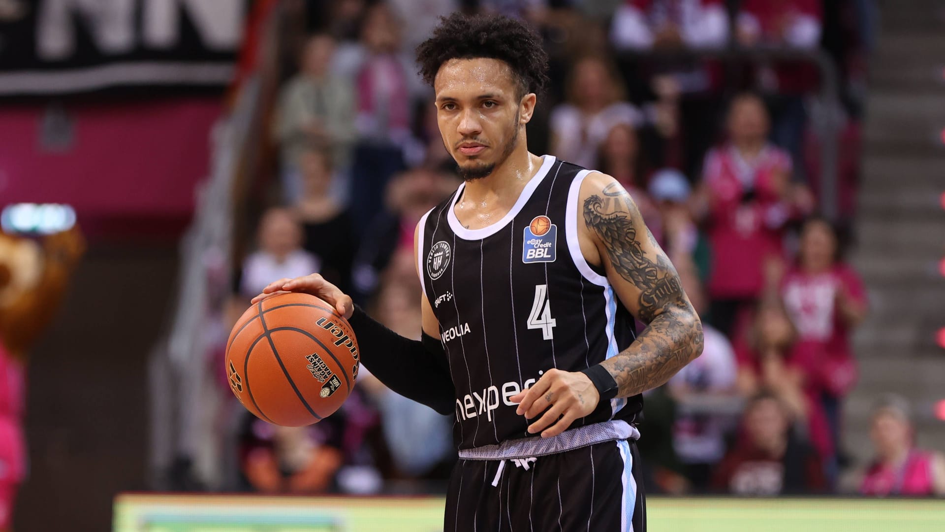 Jaizec Lottie from the Veolia Towers: The Hamburg basketball players move to the Barclays Arena for the duel against Bayern.
