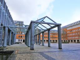 https://api.omroepbrabant.nl/img/f/$width$/$height$/0.56/0.65/bwvkawevchjvzc8zmjuwmzi0lmpwz9zdj0ymde5lta3lta3jnn0ptiwmdetmdetmdet lm0ewmcuzqtawizzzt0ymdqwltaxlaxtaxvdddajtnbmdalm0ewmfomc3i9yiZCD1YJNNPZZZ1SNM3NJSNAXNFFITURUUS1O4NW5QUYPJDGNGPEFTE