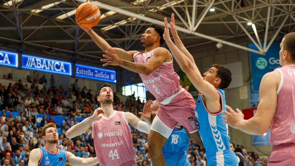 Devon Dotson se dispone a anotar en Lugo