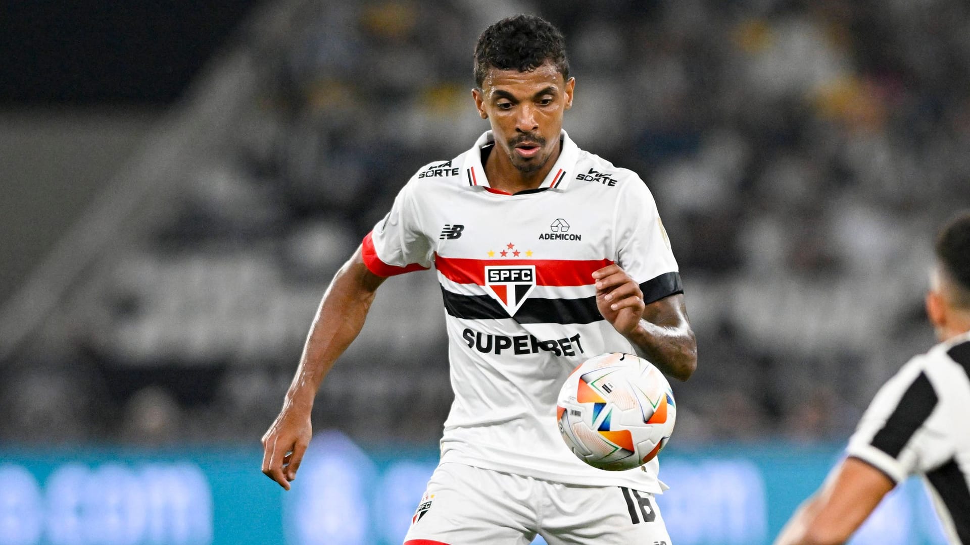 Since 2024 at FC São Paulo: Luiz Gustavo.