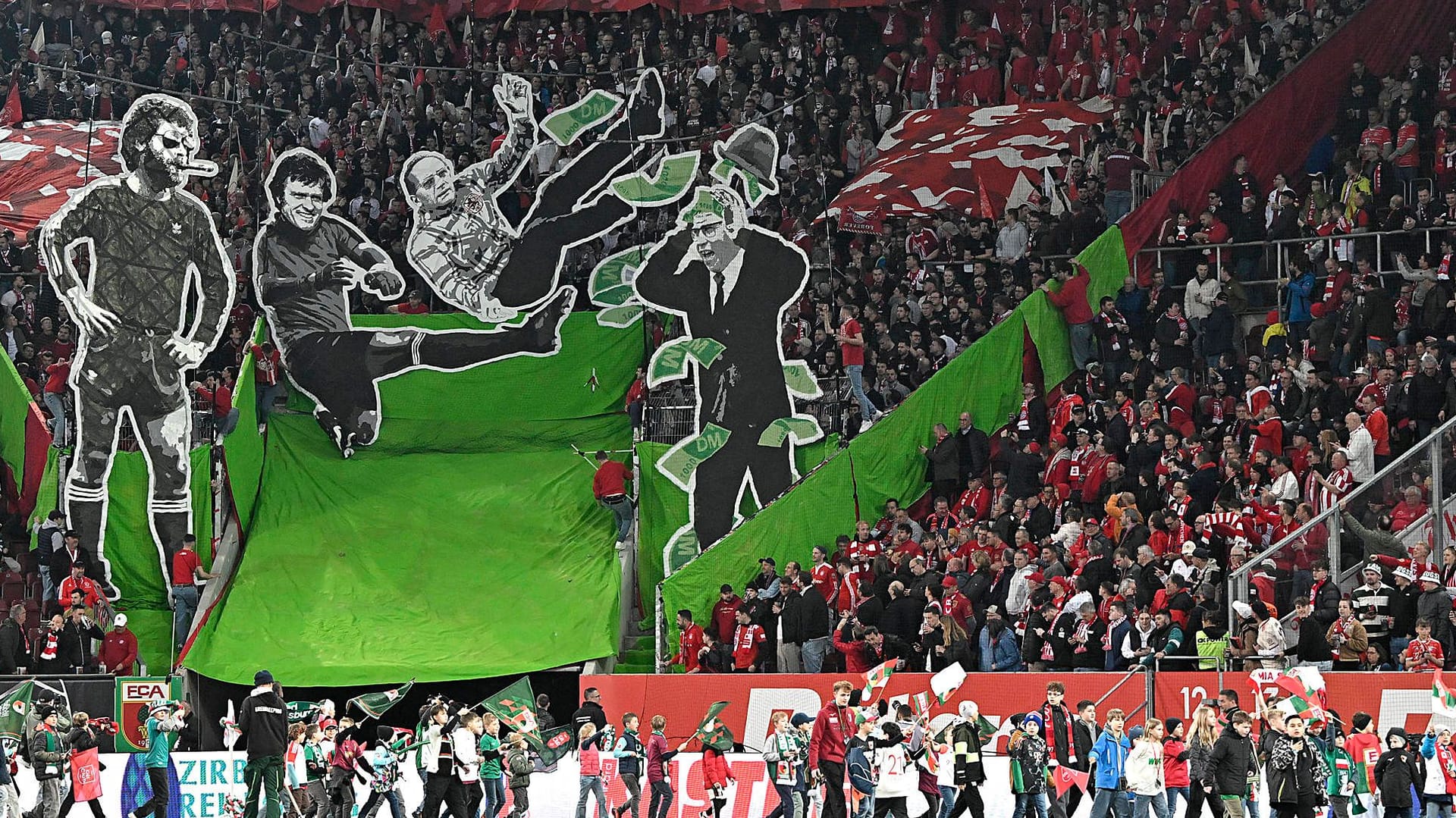Augsburg fans: In the WWK-Arena there was a moment of silence.