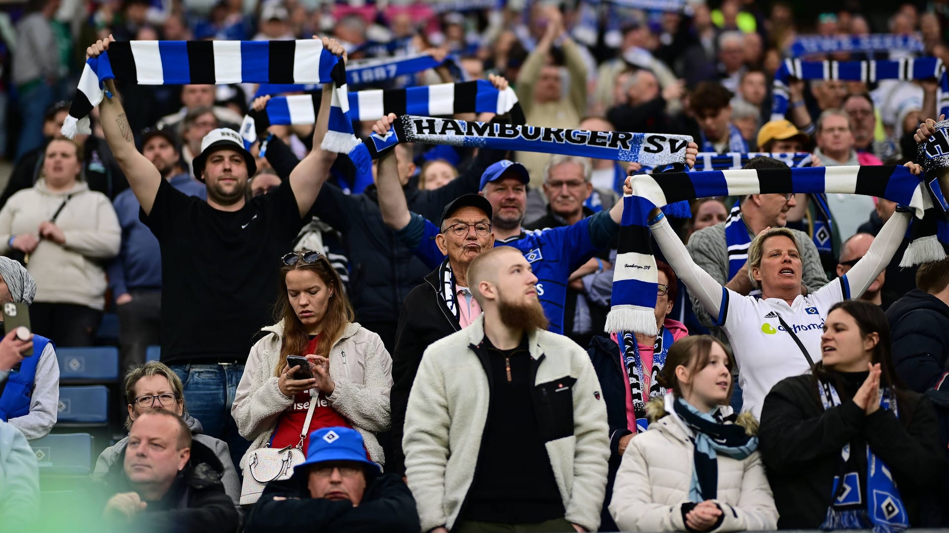 Fans of Hamburger SV (symbol image): The traditional club is happy about a new milestone.