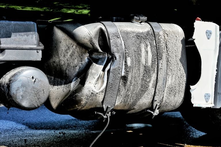 The broken tank (photo: Toby de Kort / press agency Heitink).